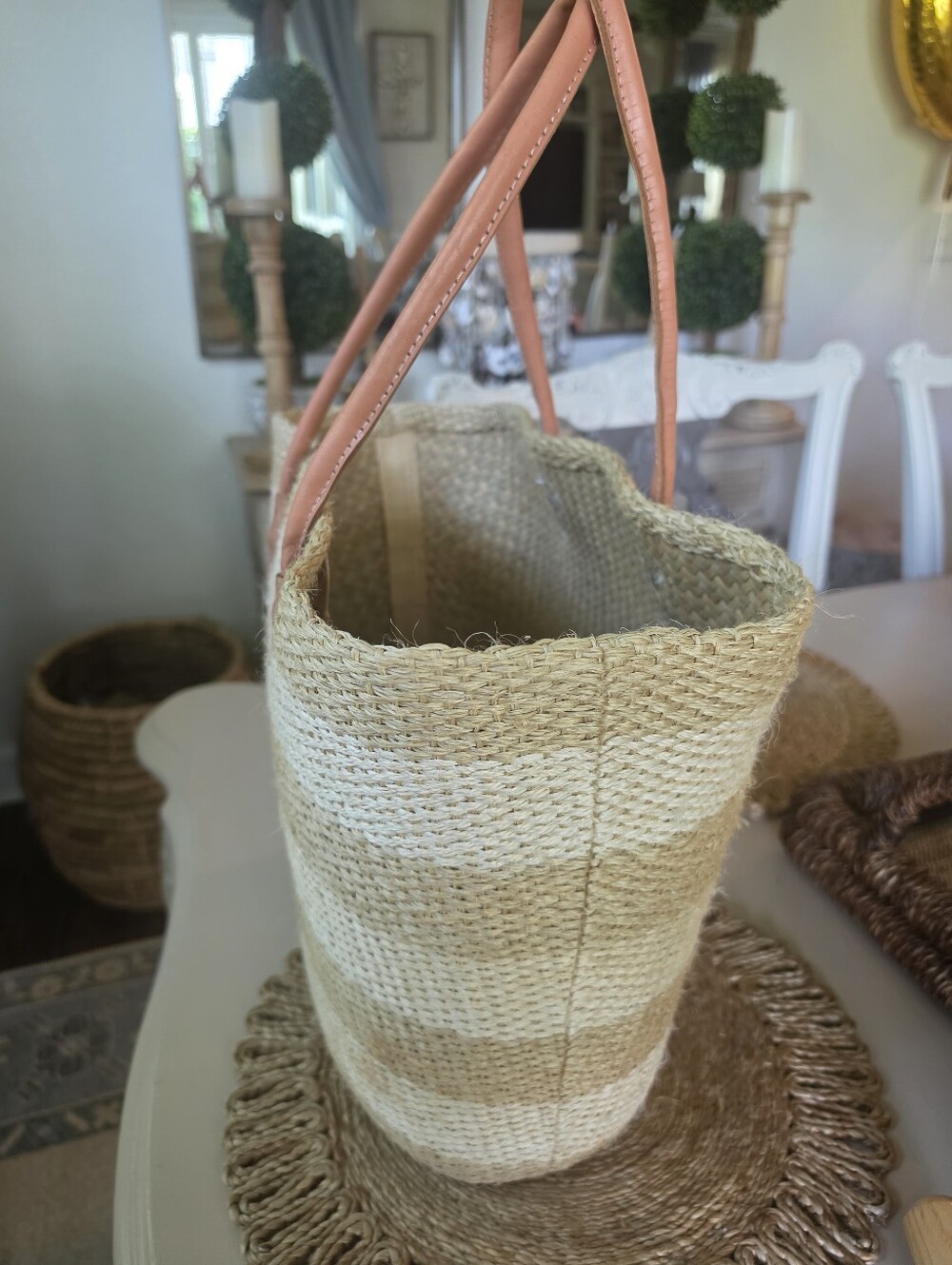 Crown And Ivy Straw Tote - Picture 5 of 5